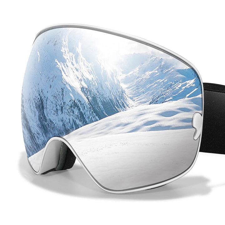 Close-up of anti-fog, UV400 night vision lens on premium unisex ski & snowboard goggles.