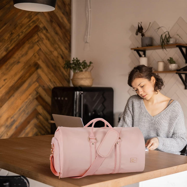 Unisex convertible travel bag with shoulder strap, ideal for business trips and weekend getaways.