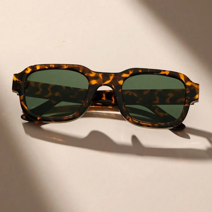 Classic black unisex retro bold frame sunglasses. Essential UV protection for stylish eye protection and fashion.
