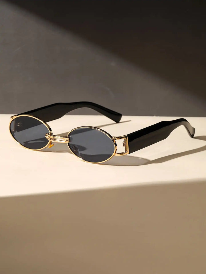 Unisex retro modern sunglasses for stylish UV protection, a must-have fashion accessory.