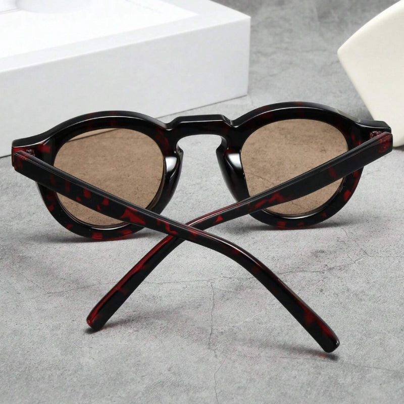 Stylish unisex retro round shades, sculpted design for a vintage look & sun protection.