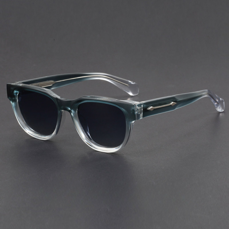 Embrace vintage style with these unisex retro square polarized sunglasses. Essential UV400 fashion eyewear.