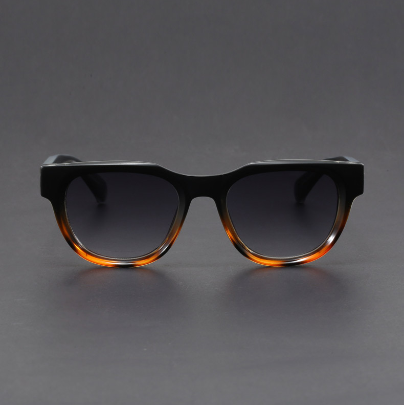 Black retro square polarized sunglasses. Unisex design with UV400 lenses, blending vintage style & modern protection.