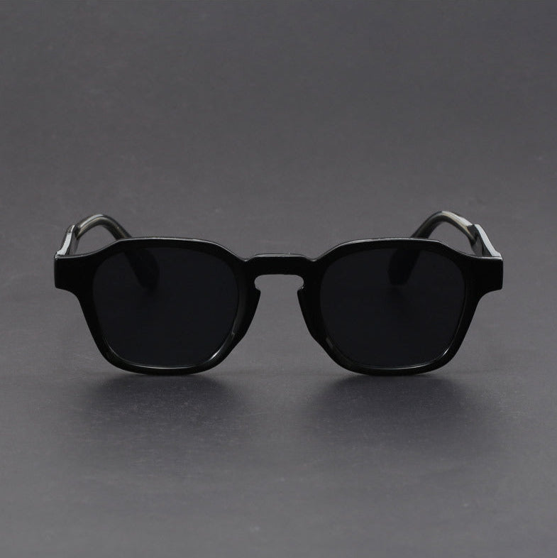 Iconic retro square sunglasses, essential anti-glare & UV protection for men & women. A timeless accessory.