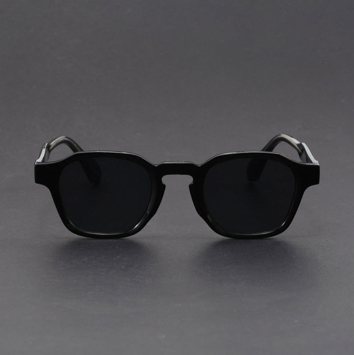 Iconic retro square sunglasses, essential anti-glare & UV protection for men & women. A timeless accessory.