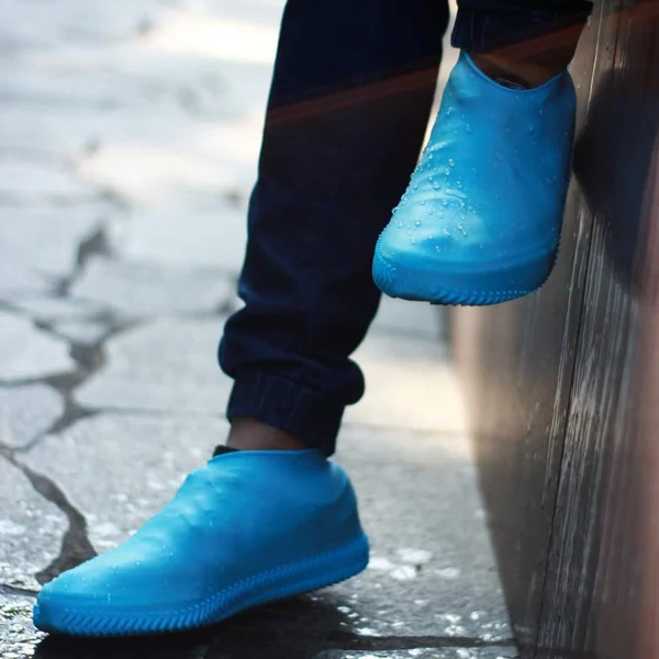Mud-proof & waterproof unisex shoe covers. Reusable, non-slip foot protection for outdoor activities in any weather.