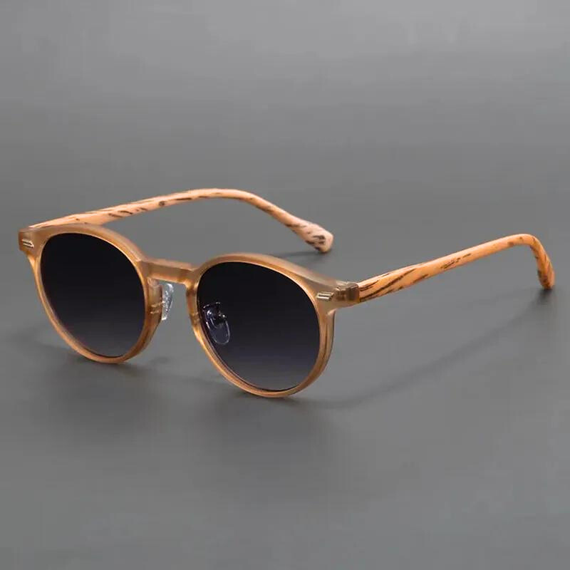 Lightweight Sahara sunglasses, unisex, with maximum UV protection for comfortable wear.