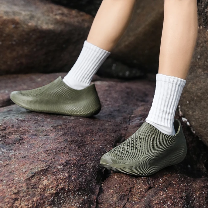 Comfortable unisex running shoes, seamless design for outdoor adventures.