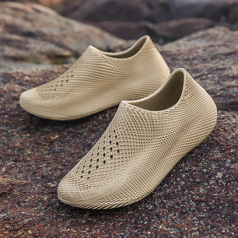 Durable unisex outdoor running shoes with excellent all-terrain grip.