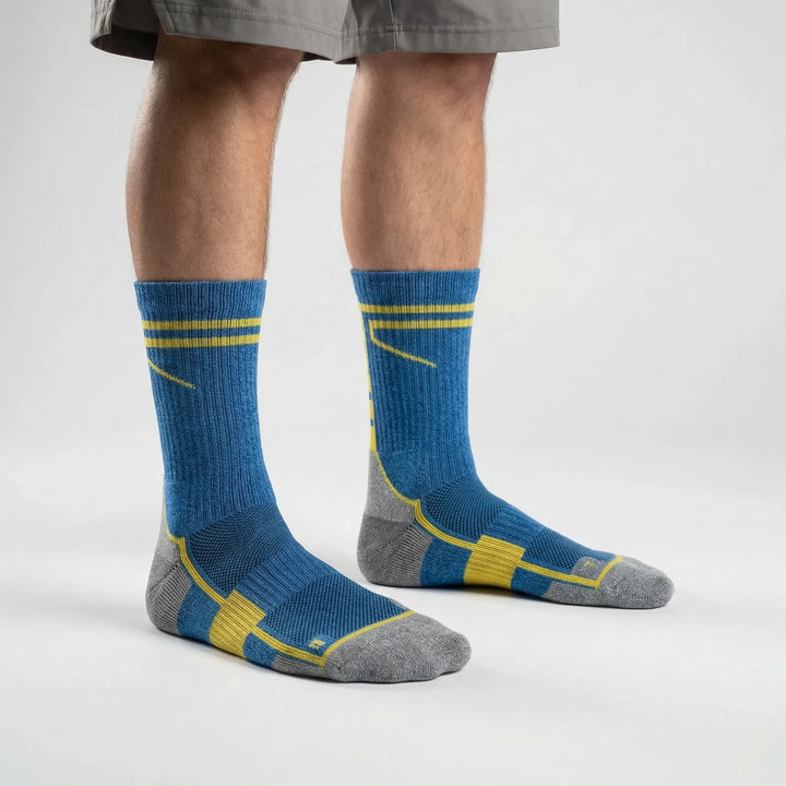 Close-up of cushioned unisex ankle sports socks, designed for comfort during training and running.