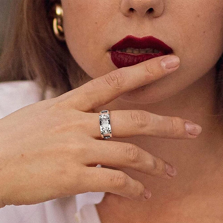 Fashionable rose gold unisex spinner ring, perfect as anti-anxiety jewelry for daily wear.
