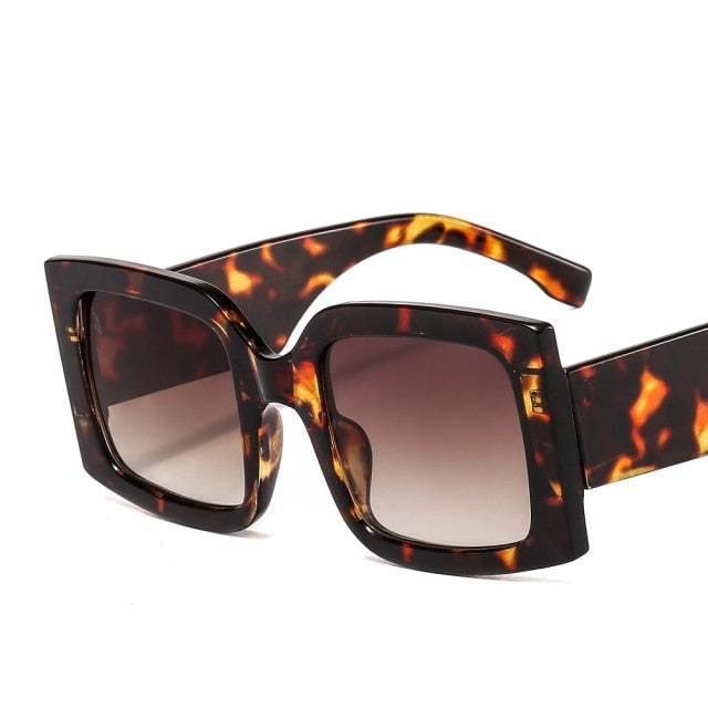 Trendy unisex square sunglasses with UV protection. Fashionable anti-glare eyewear for sunny adventures.