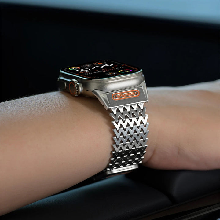 Versatile unisex magnetic watch band in polished stainless steel. Enhance your smartwatch with this durable wristband.