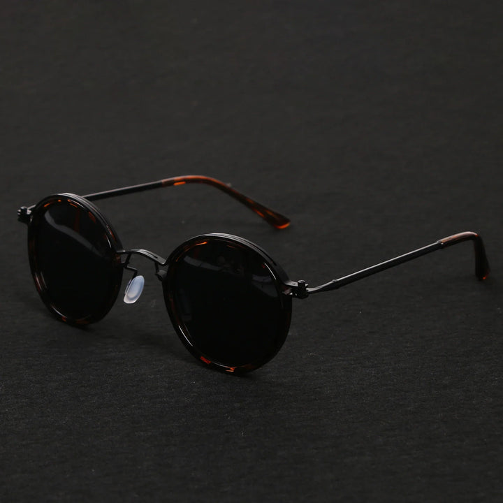 Fashionable unisex sunglasses with polarized lenses & UV400 protection; perfect eyewear for sunny days & style.