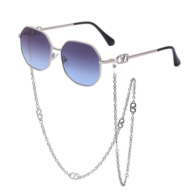 Close-up of the alloy frame detail on these stylish unisex round sunglasses. UV400 polycarbonate lenses.