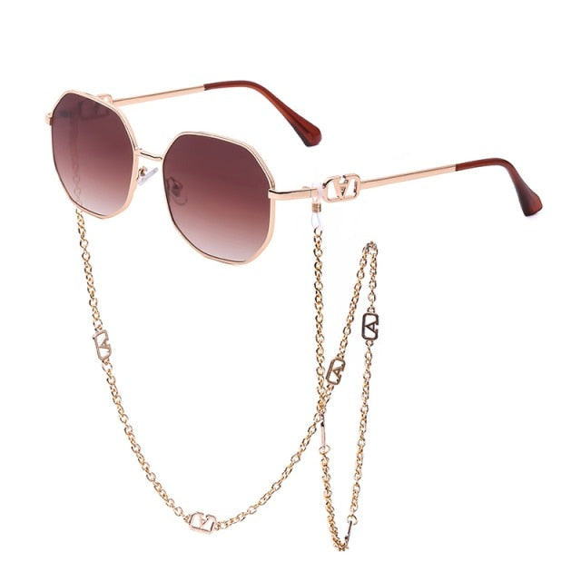 High-quality unisex round sunglasses. Featuring an alloy frame, polycarbonate UV400 lenses, a must-have accessory.