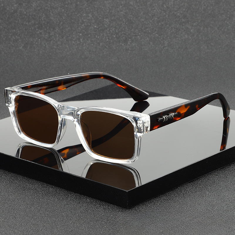 Fashionable unisex square sunglasses, a modern eyewear choice with complete UV400 sun protection.