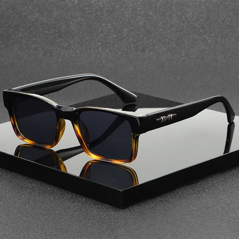 Unisex square frame eyewear, sleek and lightweight design, ensuring excellent UV400 eye protection.