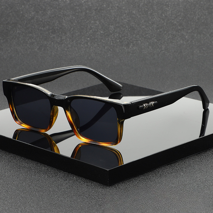 Unisex square frame eyewear, sleek and lightweight design, ensuring excellent UV400 eye protection.