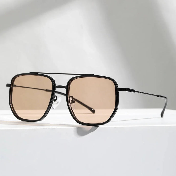 Chic unisex sunglasses with advanced UV protection, ideal for any stylish look.