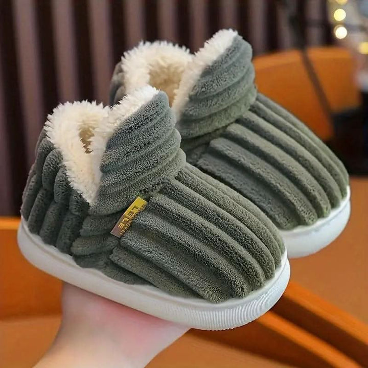 Durable thermal house slippers. Unisex, non-slip indoor footwear for long-lasting winter warmth & comfort.