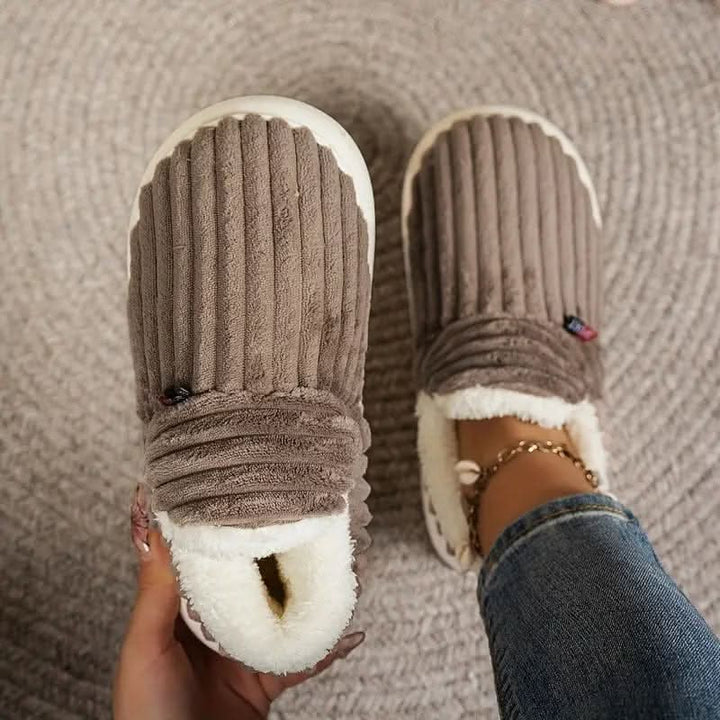 Essential thermal house slippers. Unisex design, cozy warmth, & non-slip safety for indoor winter comfort.