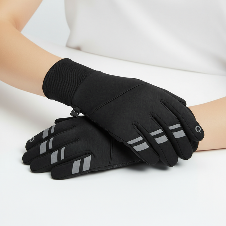 Non-slip winter sports gloves with touchscreen function.