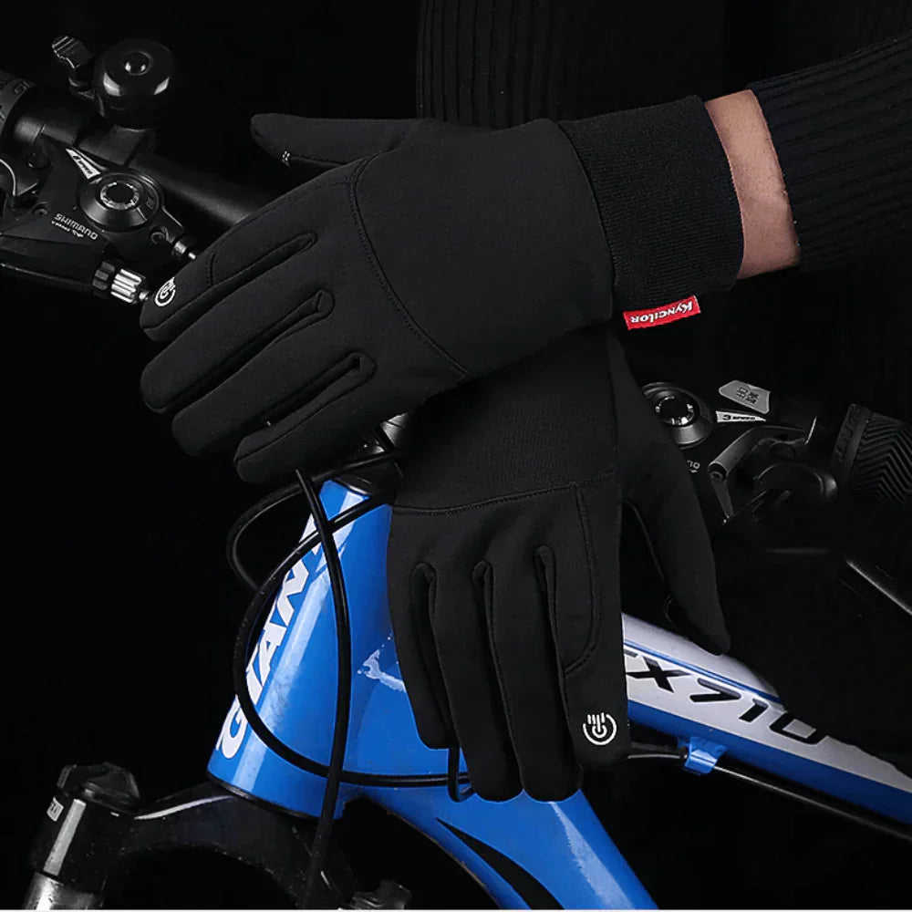 Durable outdoor gear: touchscreen winter gloves, windproof and suitable for skiing and cycling