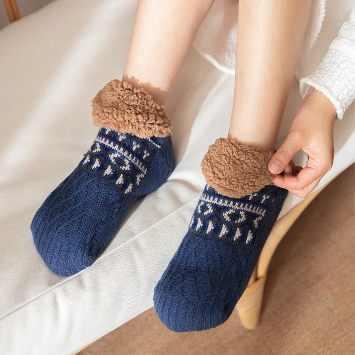 Warm non-slip home socks, ideal for cozy evenings and ultimate softness.