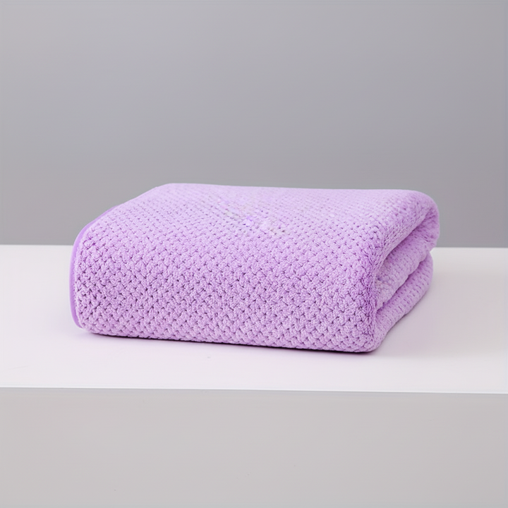 High-quality absorbent microfiber bath towel, perfect for daily unisex use and comfort