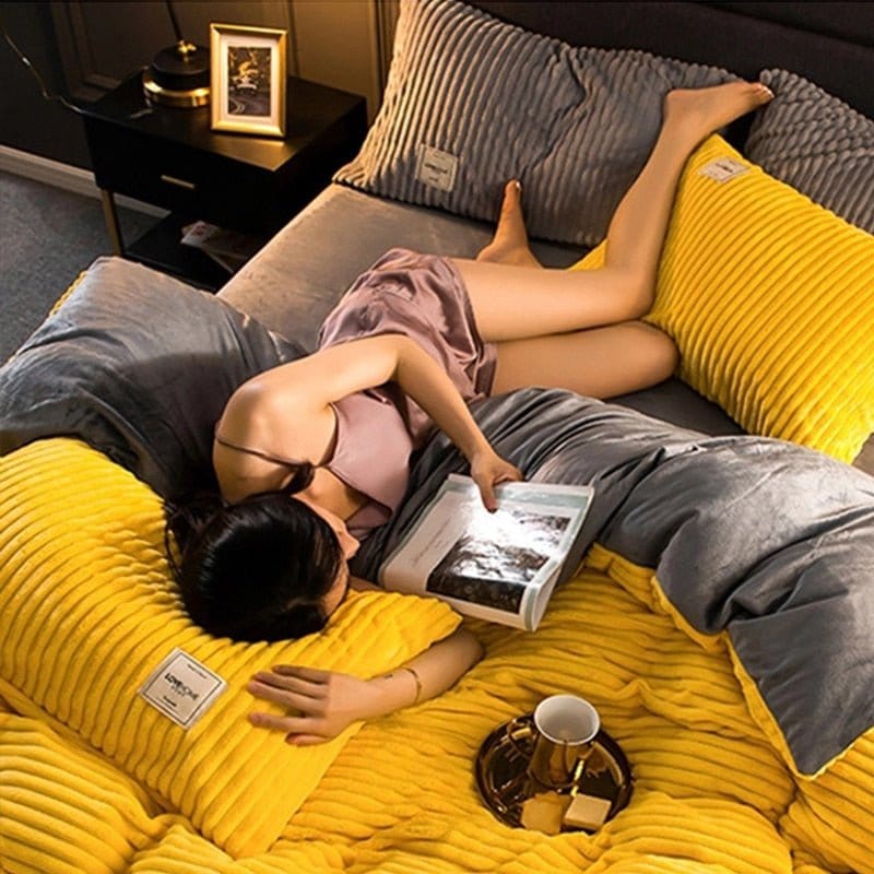 Warm unisex duvet with ultra-soft fleece texture, perfect for snuggling in winter.