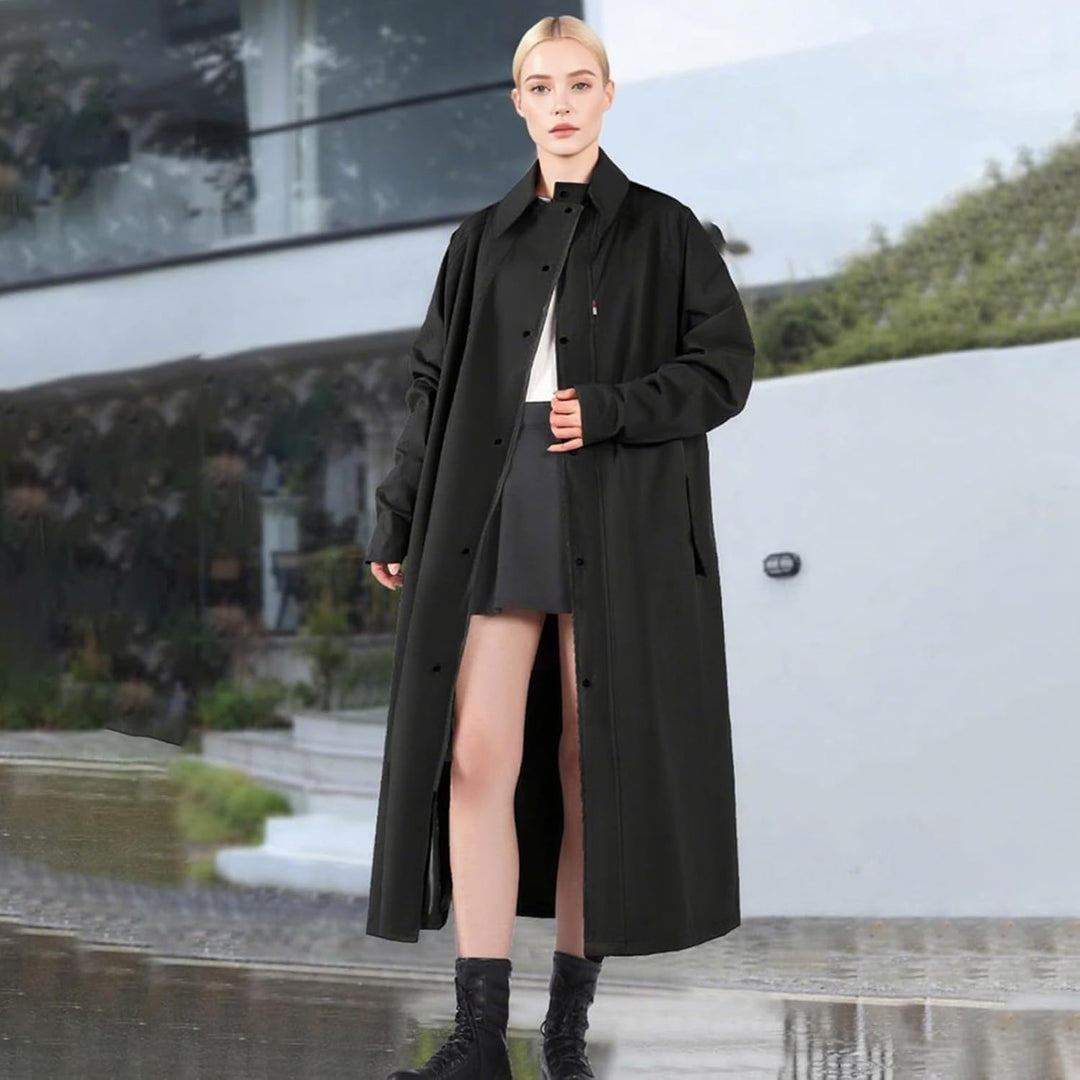 Commuter-friendly Veridra long raincoat, fully waterproof and unisex, ensuring dryness in rain