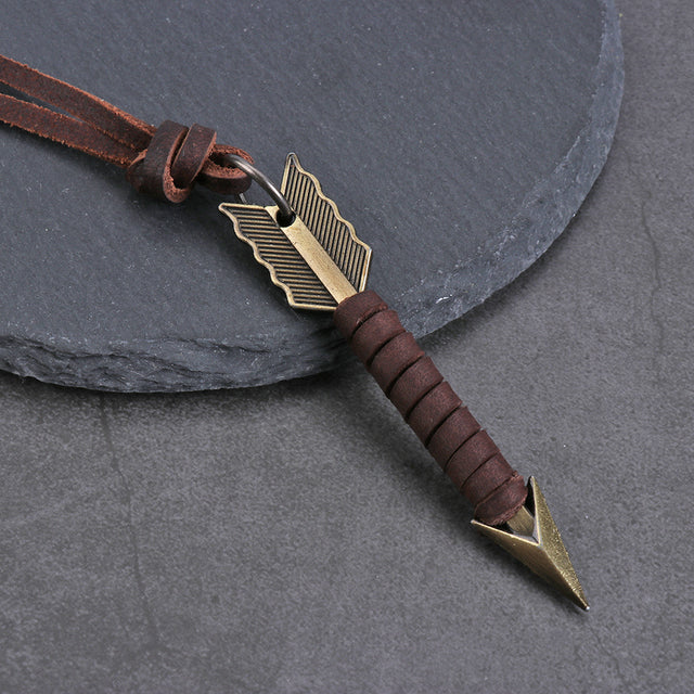Unisex vintage leather arrow pendant necklace. Handcrafted, bohemian style, a perfect accessory.