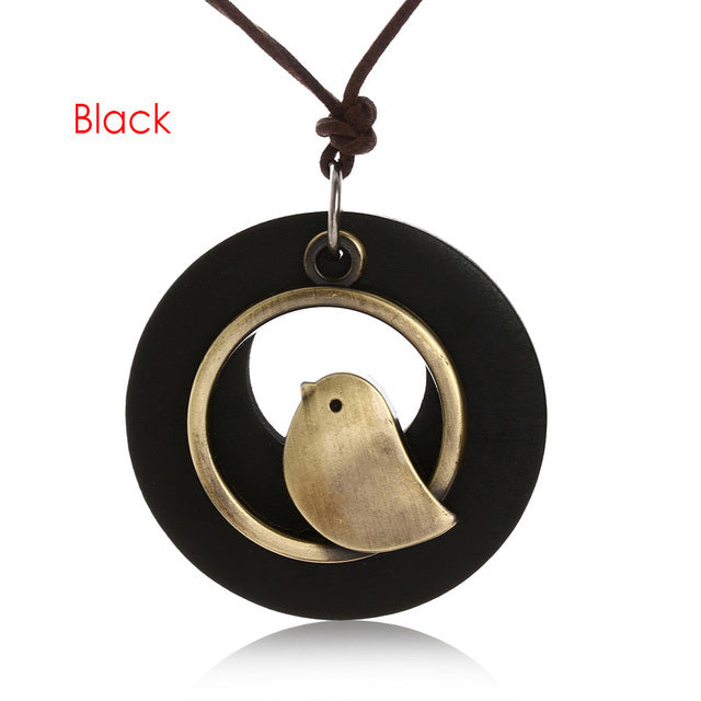 Stylish retro leather necklace featuring a unique arrow pendant. Unisex design, handcrafted.