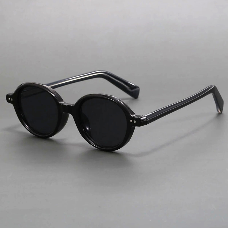 Fashionable unisex vintage sunglasses with anti-glare & UV protection. Retro eyewear, perfect summer accessory.