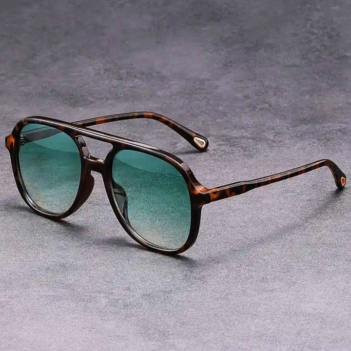 Unisex vintage UV400 sunglasses providing glare protection. Stylish summer accessories for eye protection.