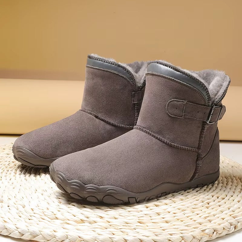 Warm and water-resistant unisex barefoot boots, perfect for staying cozy and dry during winter adventures.