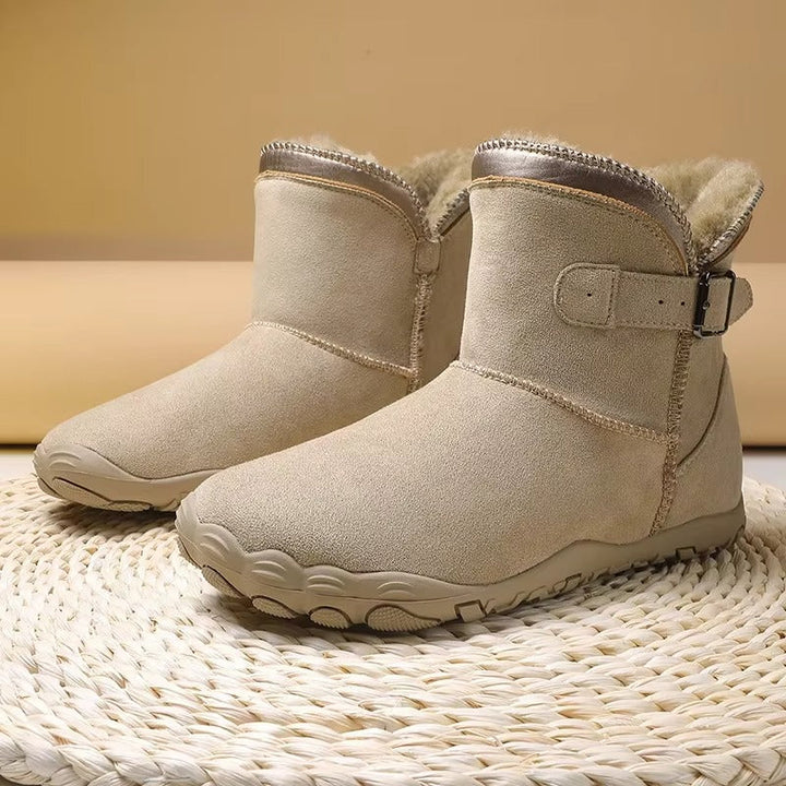 Lightweight midnight black unisex barefoot boots, combining flexibility, warmth, and a spacious toe box.