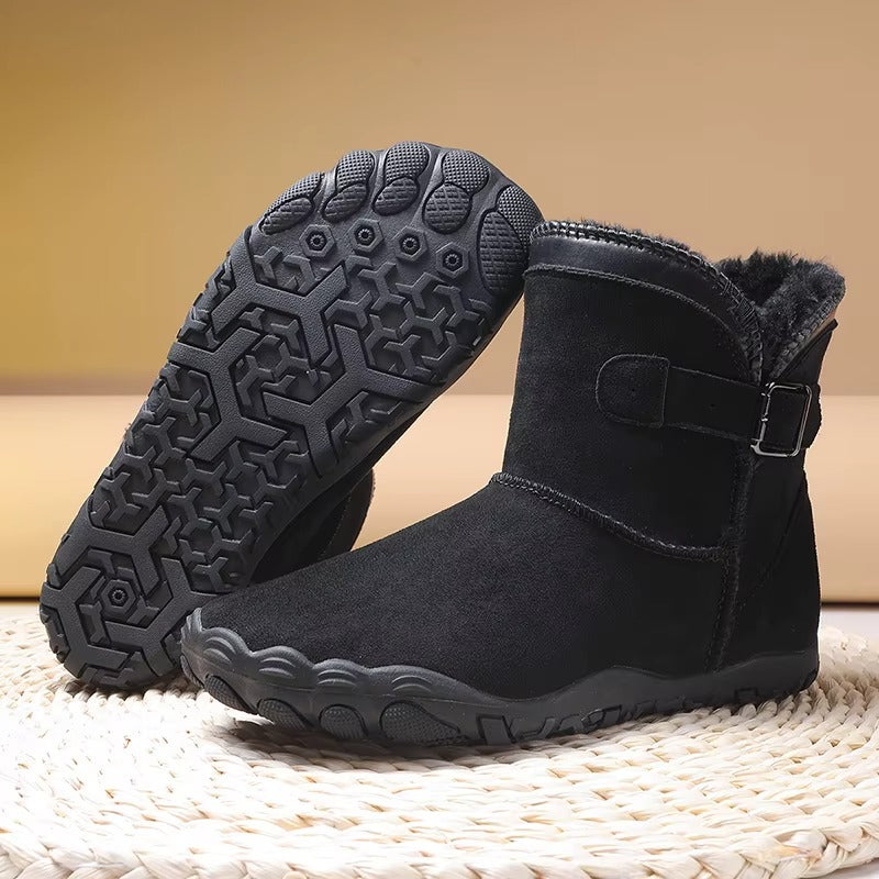 Flexible sole of warm barefoot winter boots, promoting natural foot movement and ground feel in cold weather.