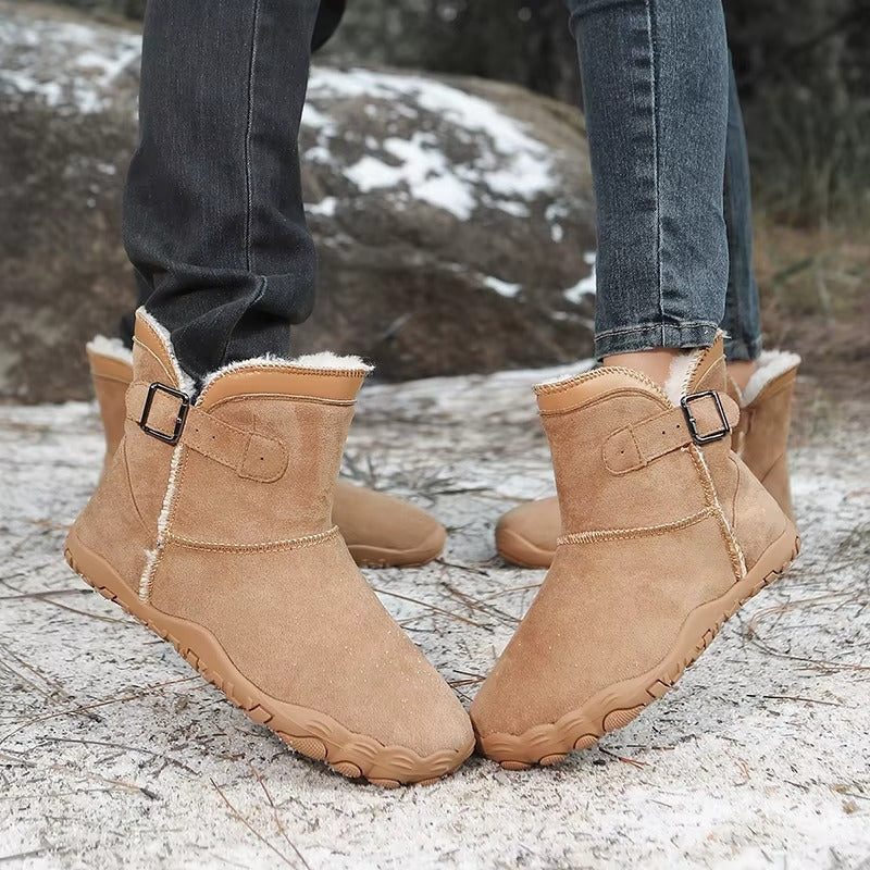 Roomy toe box of cozy unisex barefoot boots, ensuring natural toe splay and ultimate comfort for winter.