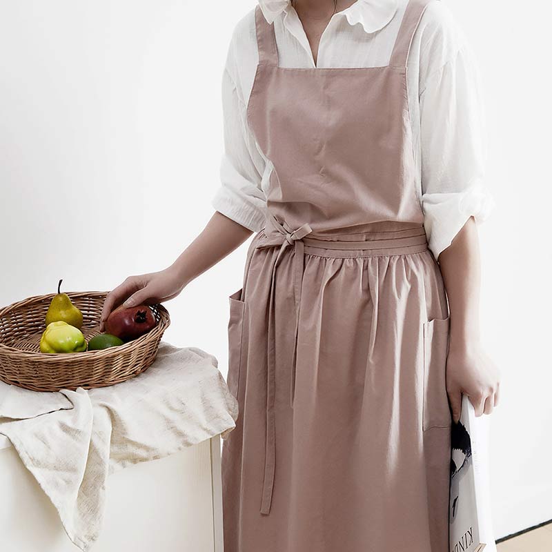 Unisex waterproof cotton kitchen apron with handy pockets, perfect for home chefs.