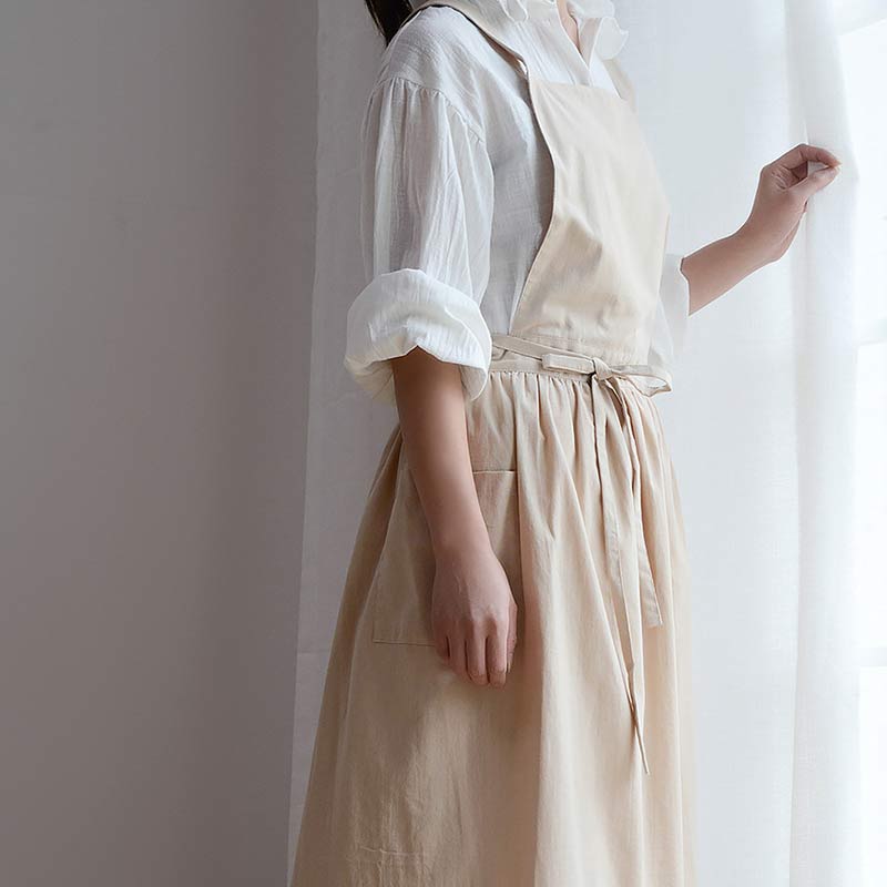 Premium waterproof cotton baking apron, durable and equipped with useful pockets.