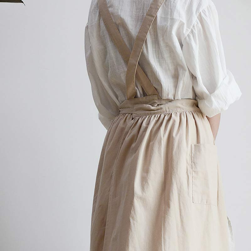 Smart unisex kitchen apron, waterproof cotton, designed with ample storage pockets.