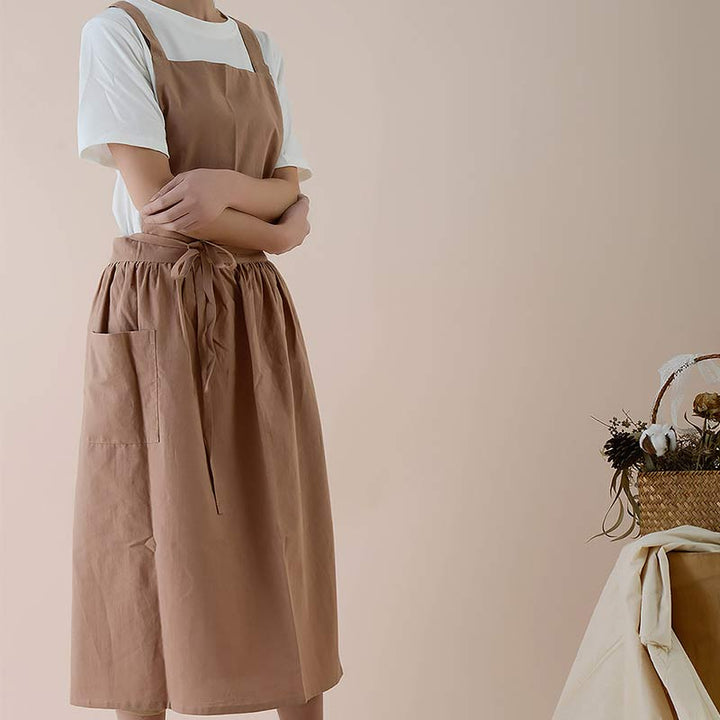 Essential home chef apron: waterproof cotton, unisex, with functional pockets.