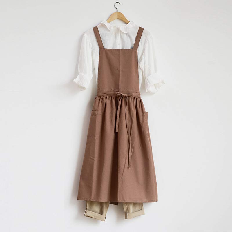 Modern waterproof cotton kitchen apron, unisex design, with multiple utility pockets.