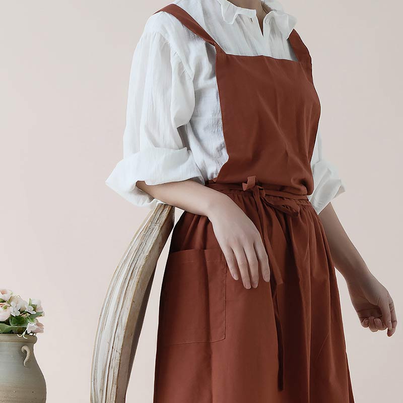 Gray durable waterproof cotton cooking apron, unisex, featuring spacious pockets.