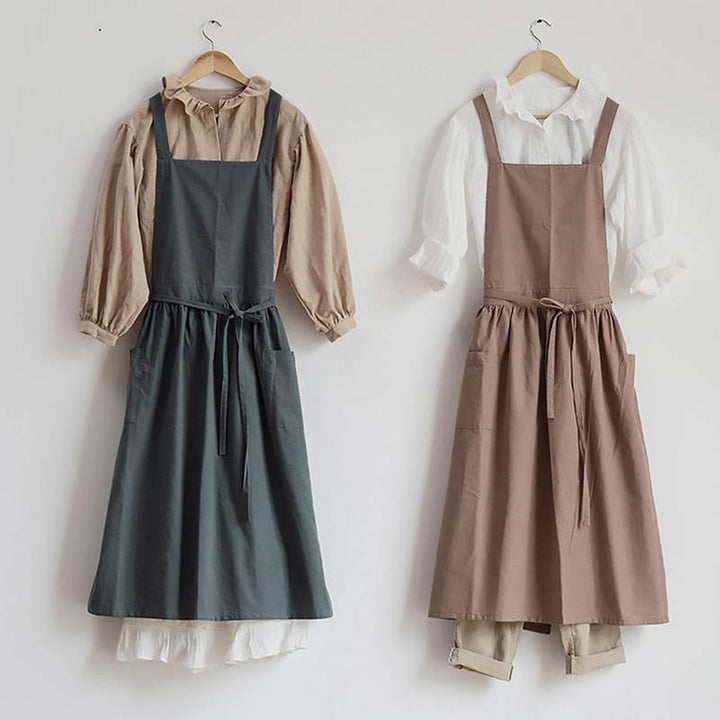 Olive green chef-style waterproof cotton apron, unisex, perfect for baking with pockets.