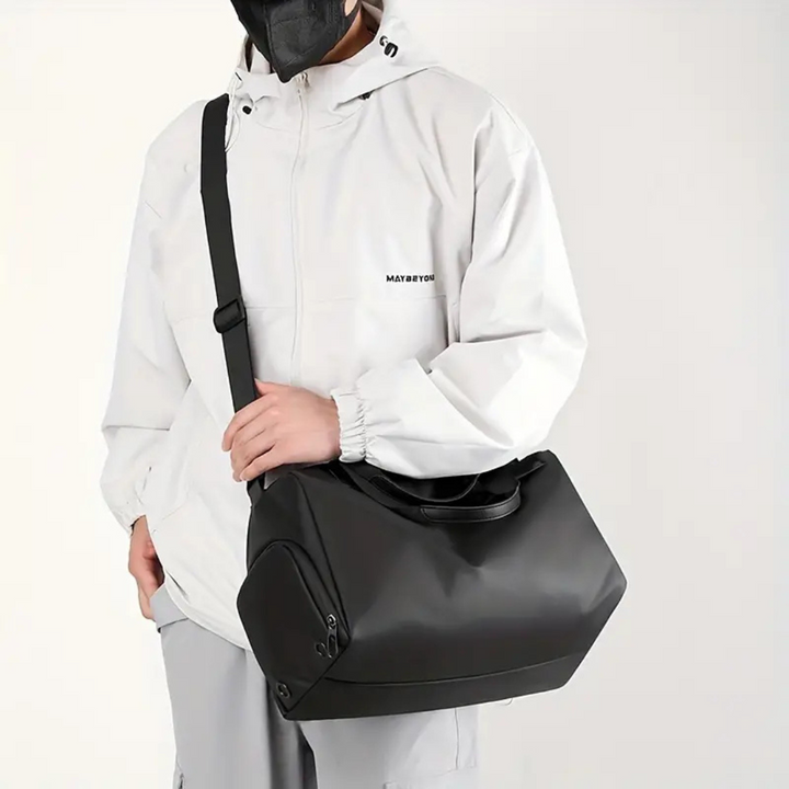 Unisex fitness bag: waterproof design, large main compartment, and a separate shoe section.