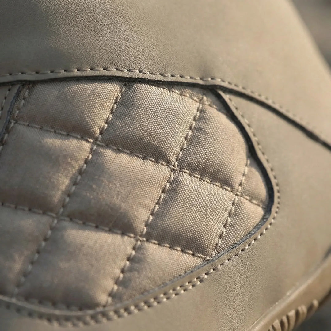 Unisex hiking & trekking barefoot ankle boots with excellent traction for winter outdoor wear.