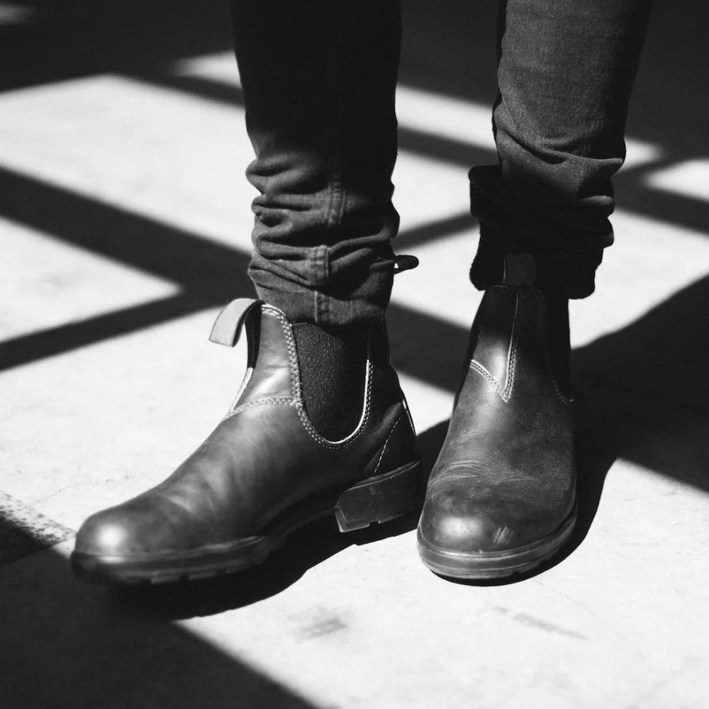 Unisex warm winter snow boots, waterproof Chelsea design for ultimate cold-weather wear.